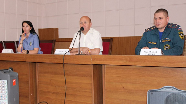 В администрации Западного округа прошло совещание по пожарной безопасности и по улучшению фитосанитарной обстановки округа