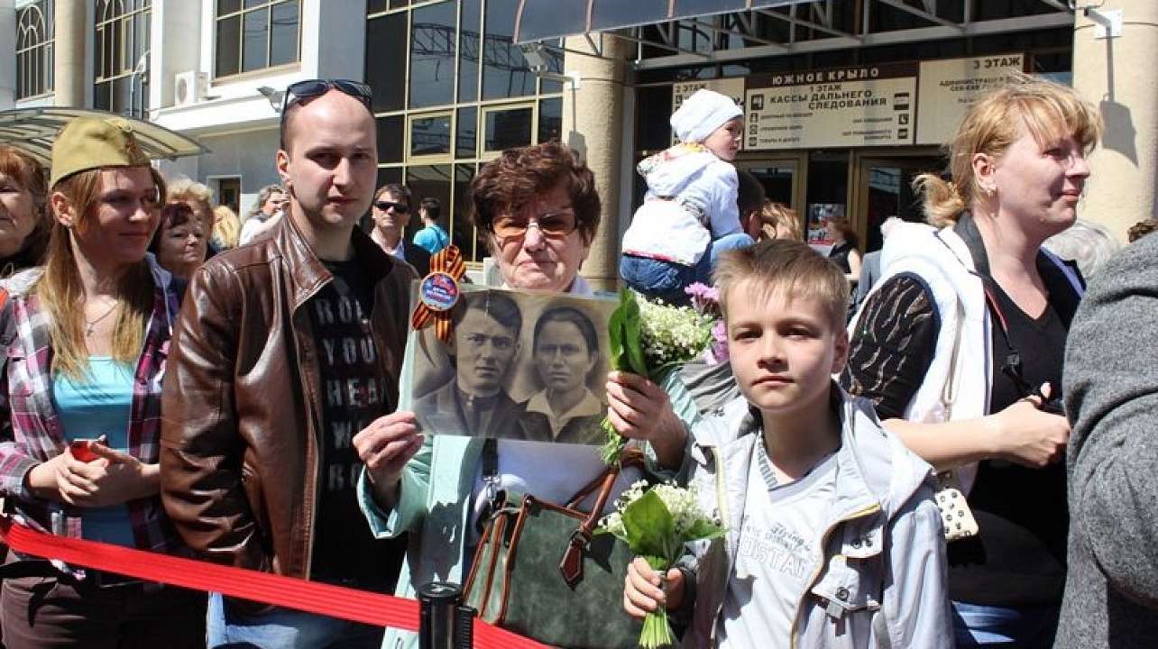 Ветераны ВОВ,  общественность и активисты Центрального округа встретили поезд Победы