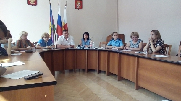 В администрации Западного округа прошло заседание комиссии по делам несовершеннолетних и защите их прав