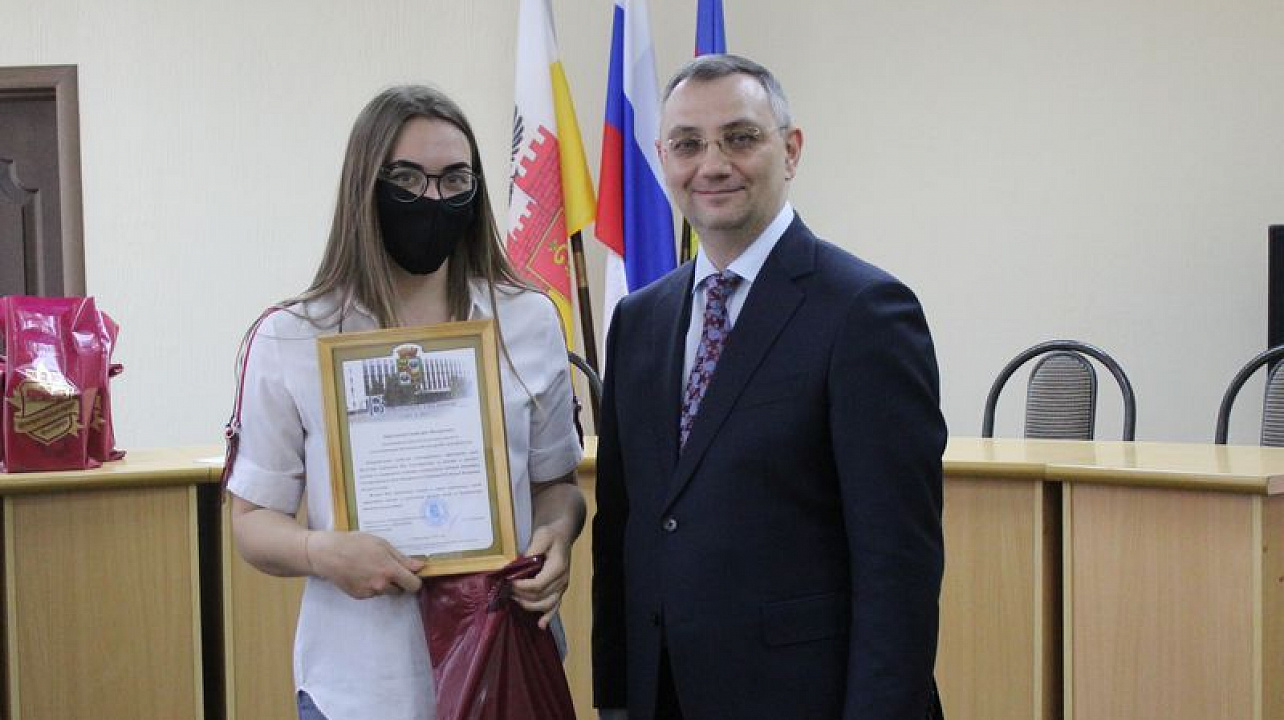 Школьники Центрального округа заняли призовые места в городском конкурсе рисунка и электронного плаката