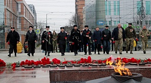 Возложение цветов в честь Дня защитника отечества
