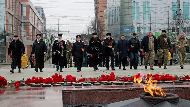 Возложение цветов в честь Дня защитника отечества
