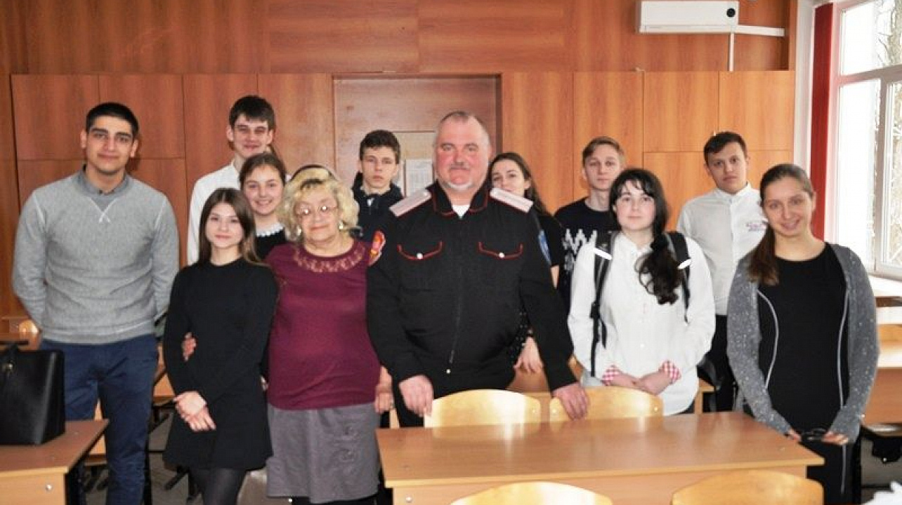 В лицее № 4 прошла встреча с представителем казачества
