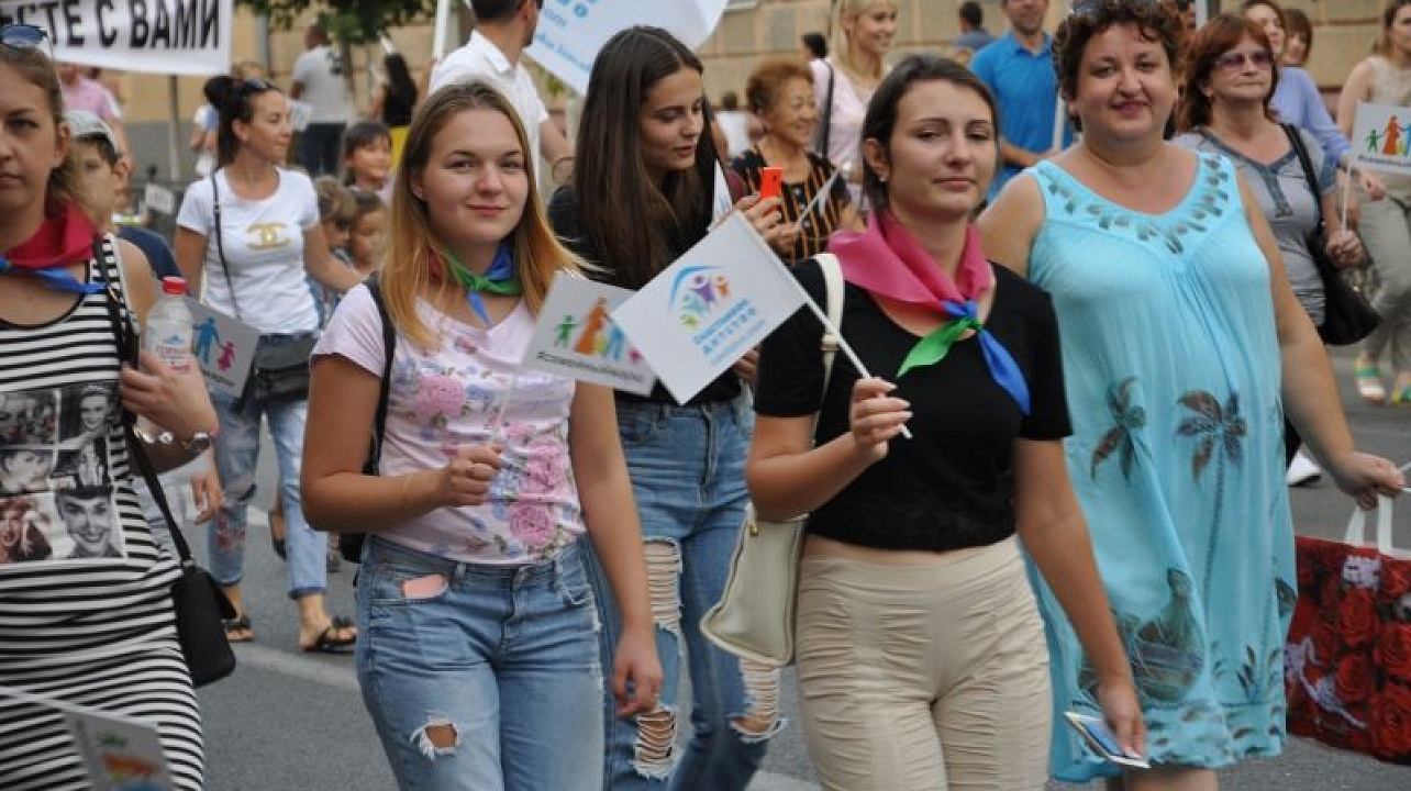 Семейный марш прошел по улицам Краснодара.jpg