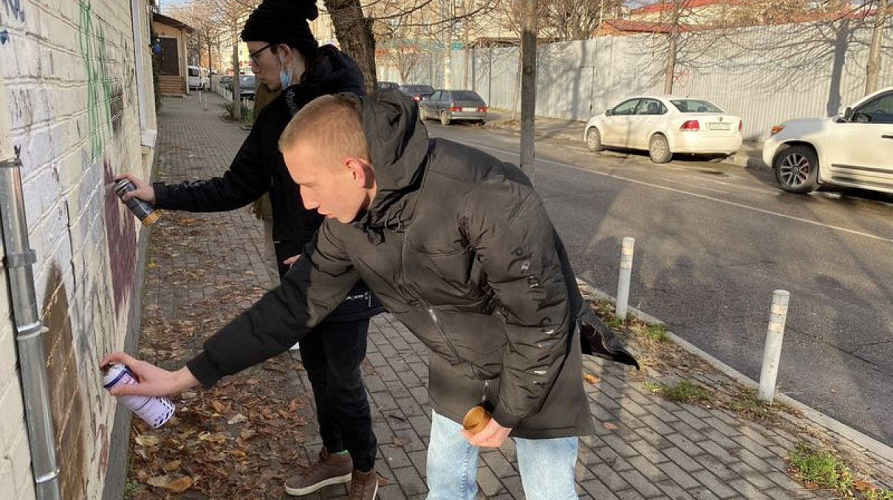 Молодежь Центрального округа вышла на борьбу с наркотрафаретами