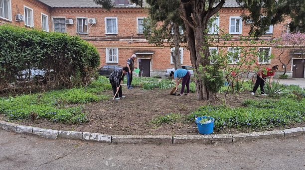 Активисты ТЦ № 35 поддержали санитарный марафон