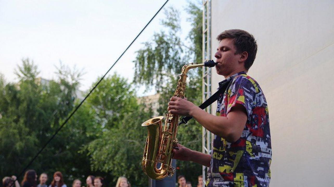 В Юбилейном микрорайоне состоялся показ фильма на открытом воздухе