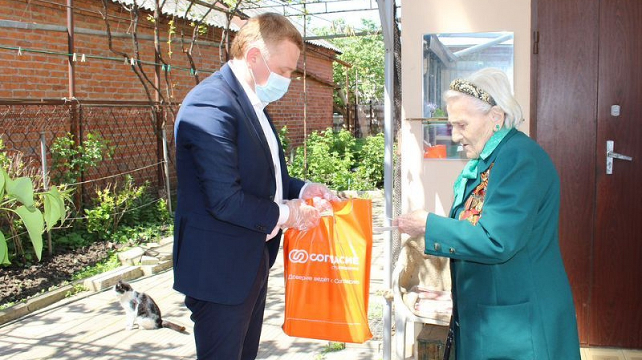 Фронтовики Центрального округа принимают поздравления