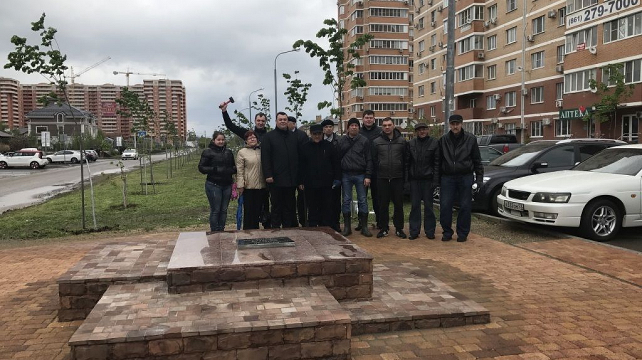 На Аллее Чернобыльцев прошел субботник