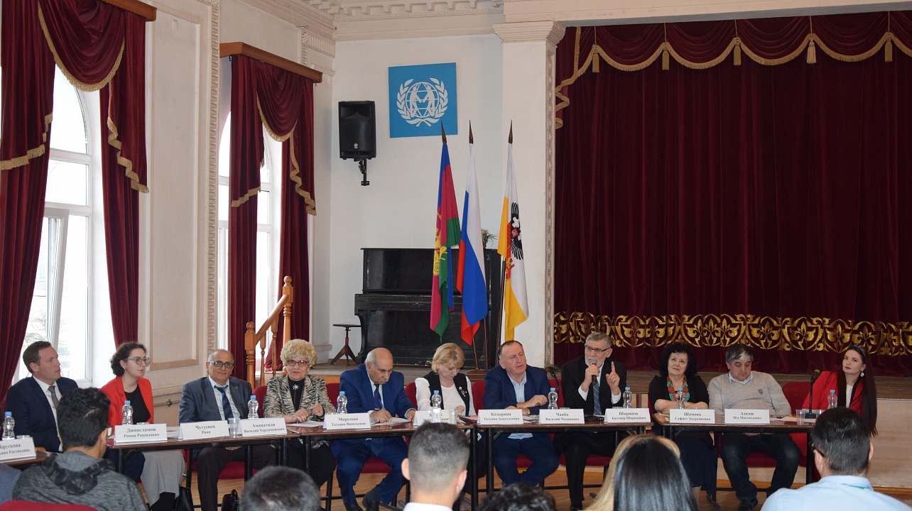 В заседании круглого стола, посвященного празднованию Международного дня родного языка (5).JPG