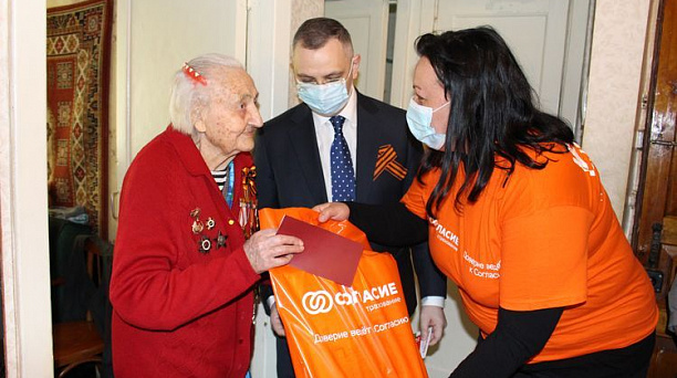 В Центральном округе чествуют участников Великой Отечественной войны на дому