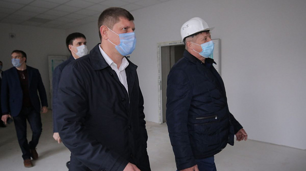 Андрей Алексеенко поручил подобрать на Гидрострое земли для строительства соцобъектов