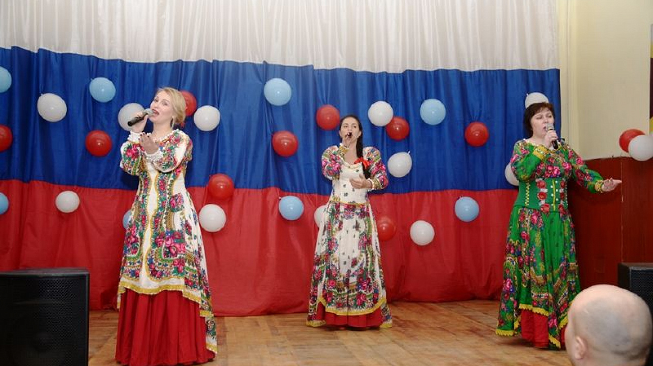 В Центральном округе состоялось праздничное мероприятие, посвященное Дню защитника Отечества, на котором поздравили военнослужащих войсковых частей № 3774, № 3692, № 6820, дислоцированных на территории округа. Творческие коллективы Городского дома культур