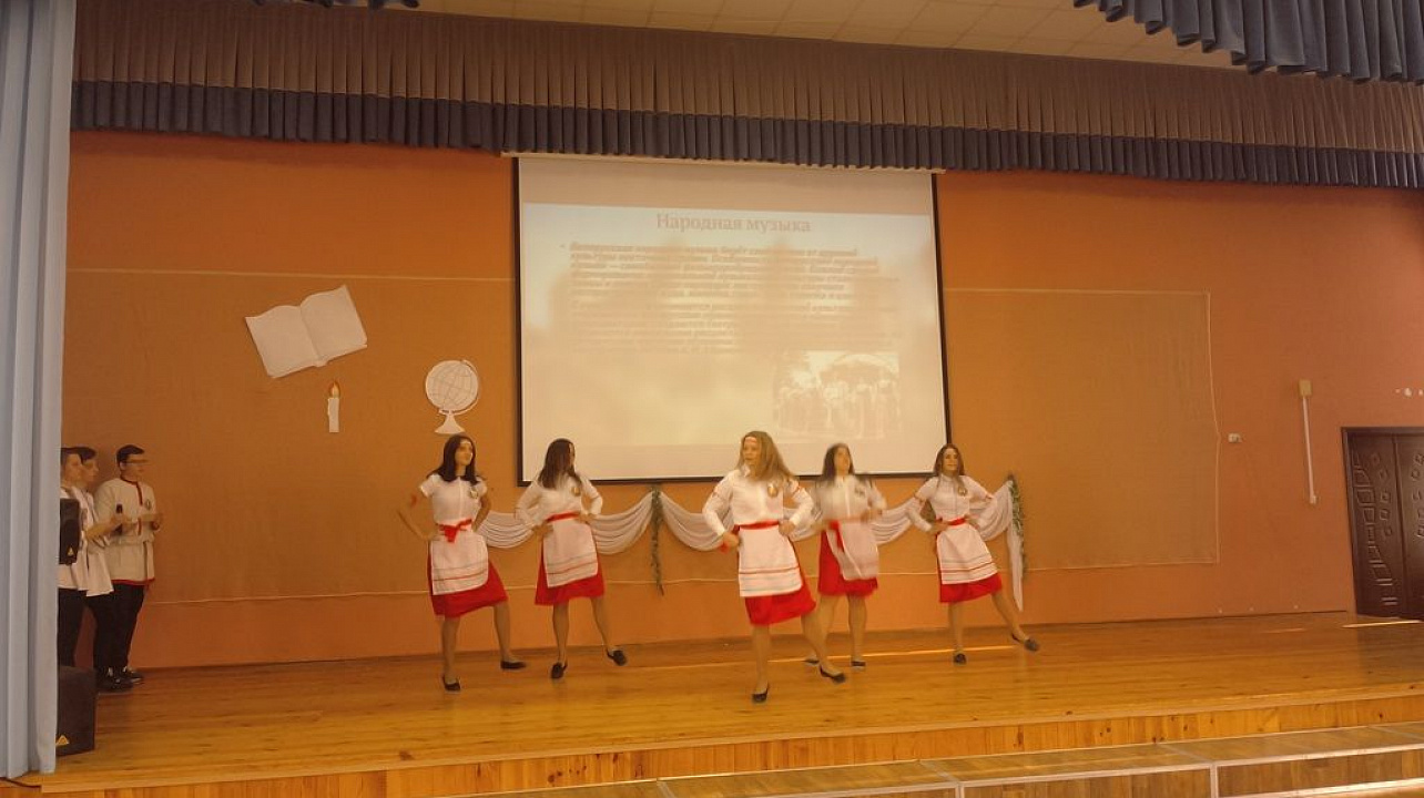 Школьники Западного округа приняли участие в празднике дружбы народов