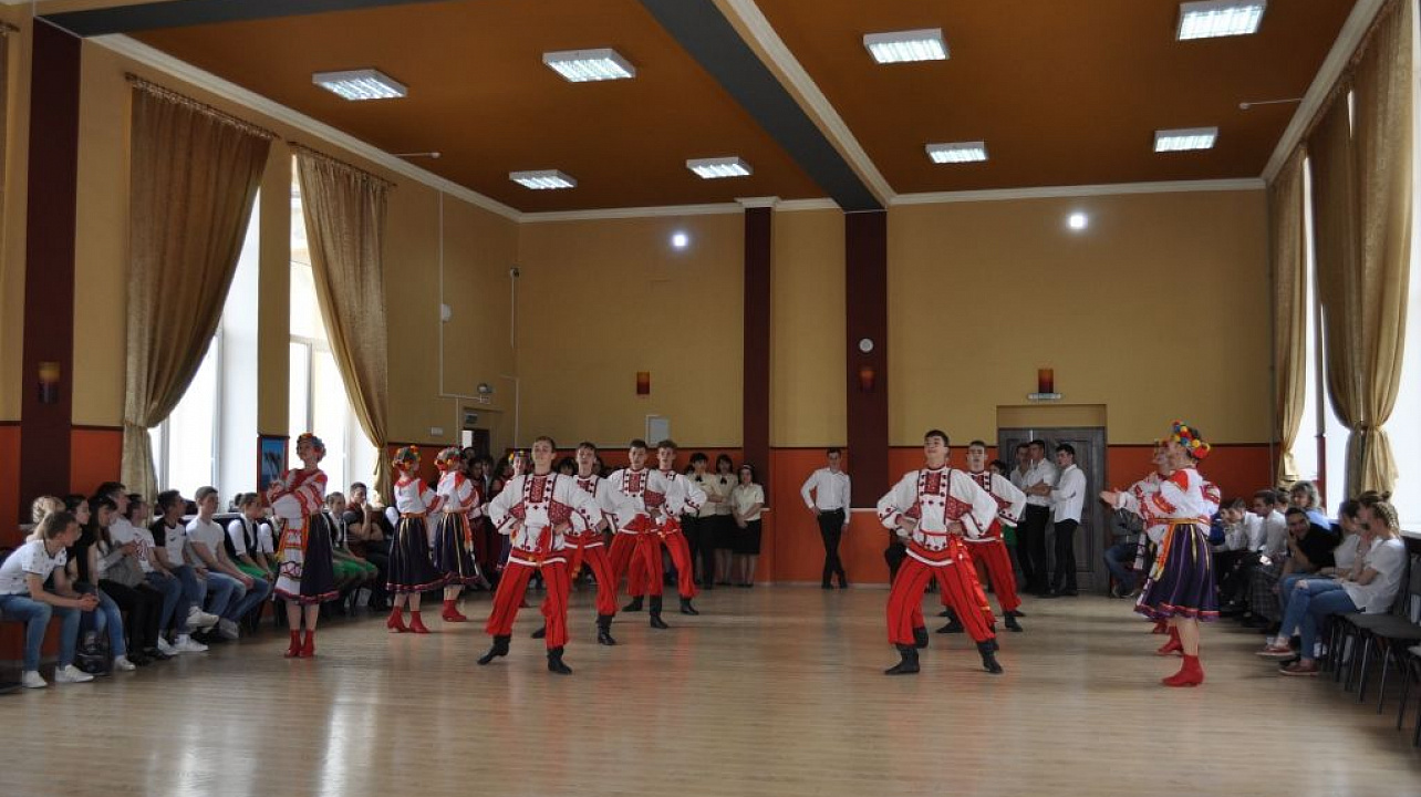 В Прикубанском округе прошел фестиваль-конкурс «Школьный бал»