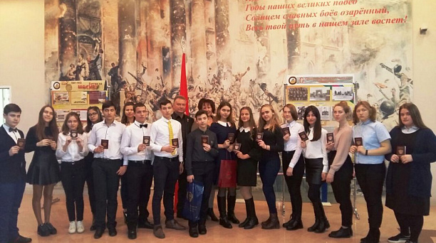 14-летним гражданам Западного округа торжественно вручили паспорта