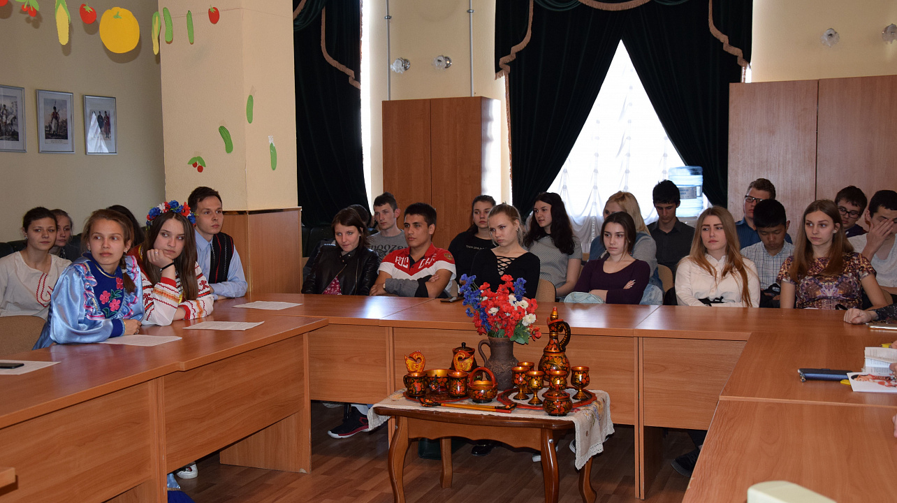 Активисты молодёжного клуба «Оберег» организовали дегустацию славянских блюд (7).JPG