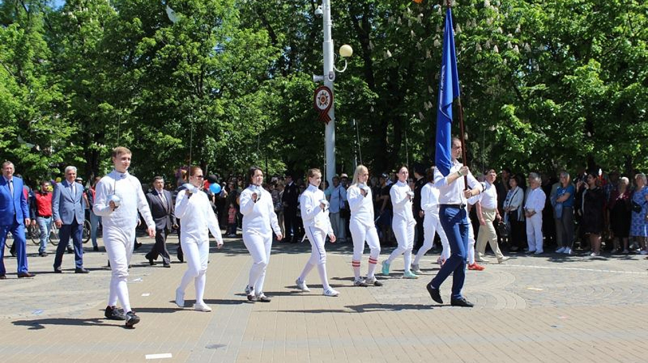 Жители Центрального округа приняли участие в первомайском шествии
