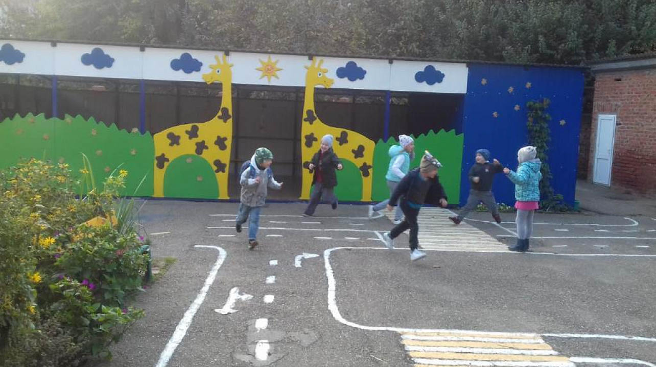 На площадках в детских садах Западного округа установлены новые веранды