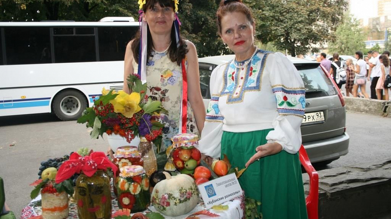 В сквере Фестивальном ко Дню города открыли отреставрированный фонтан