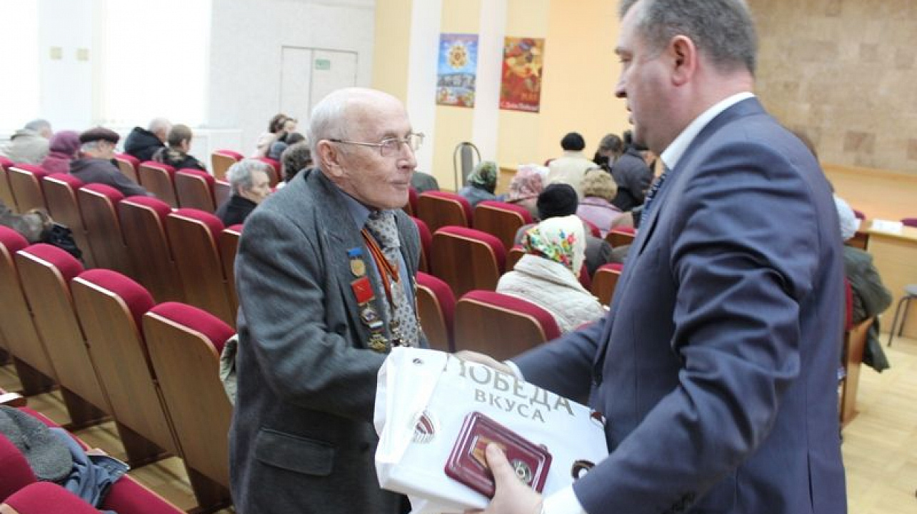 В администрации Центрального округа проходят торжественные вручения юбилейных медалей