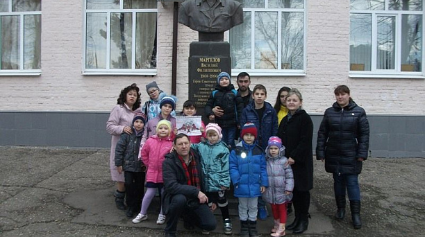 Центром детского творчества «Содружество» проведена патриотическая акция «Цветы у обелиска»