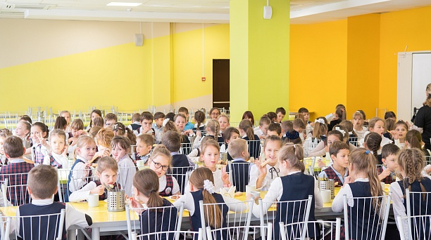 Лилиана Егорова наградила краснодарских родителей за вклад в повышение качества школьного питания