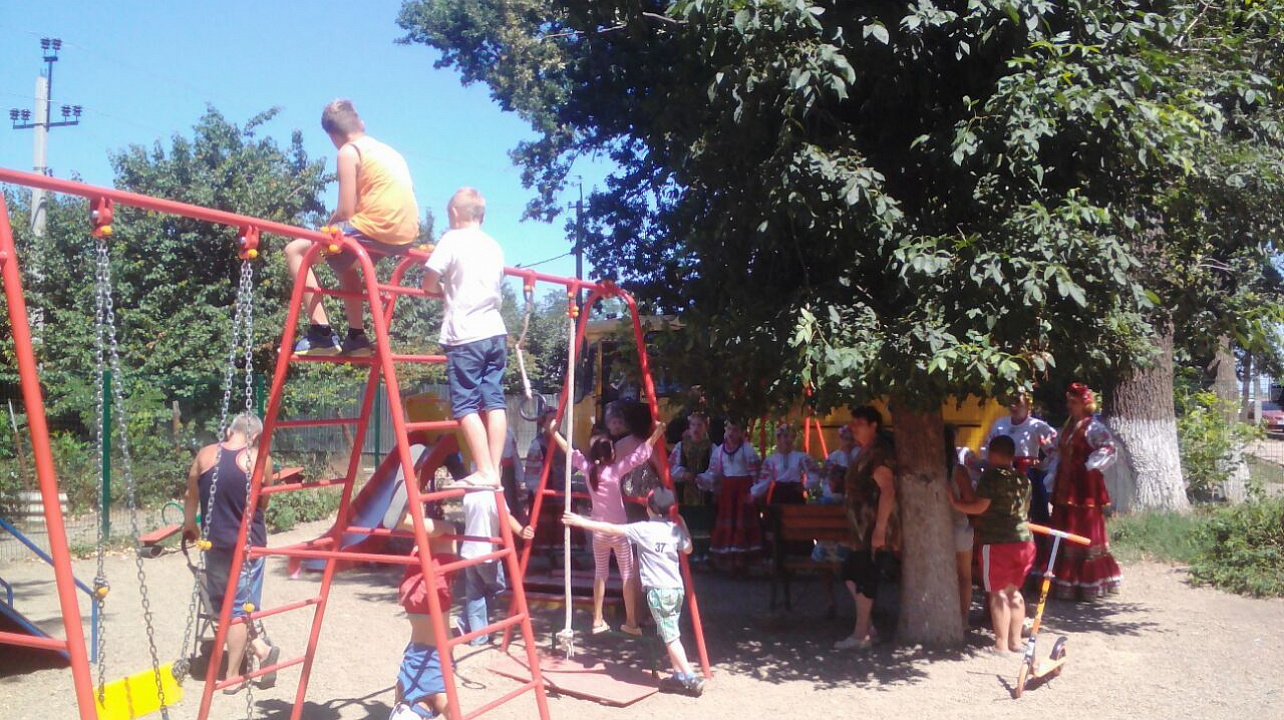 Для жителей поселка Краснодарский прошел казачий праздник