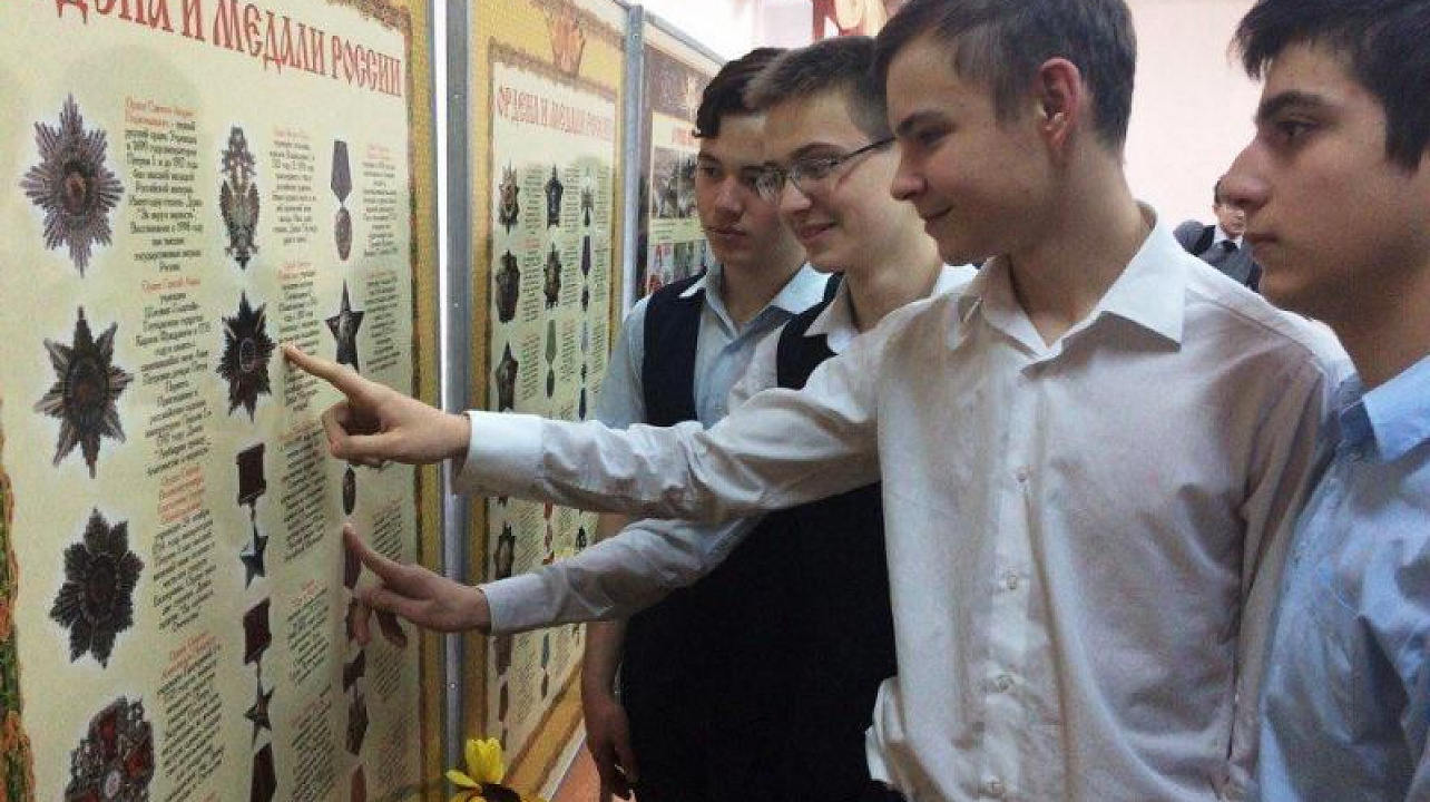 Фотовыставка «Великая Россия: сражения и победы» в школе № 34