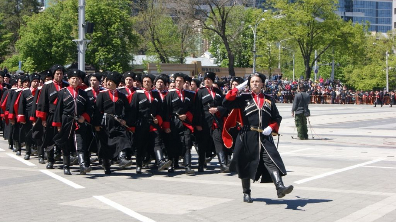 Казаки Екатеринодарского районного казачьего общества приняли участие в параде