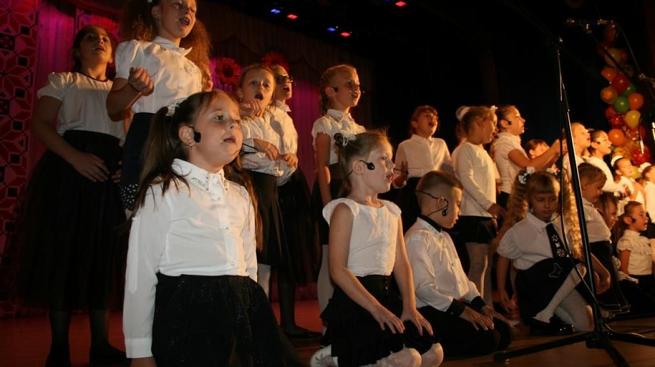 Людей старшего поколения поздравили в Прикубанском округе