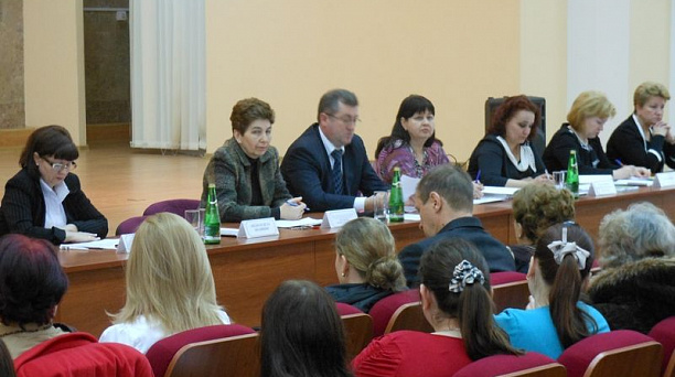 В Центральном округе состоялось расширенное заседание комиссии по делам несовершеннолетних