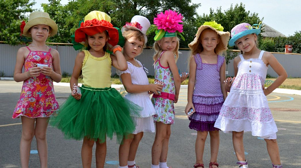 В детском саду Западного округа прошел творческий конкурс на самый необычный головной убор