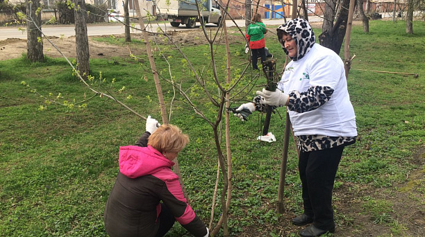 В Западном округе прошел субботник совместно с депутатом Государственной Думы РФ Натальей Костенко