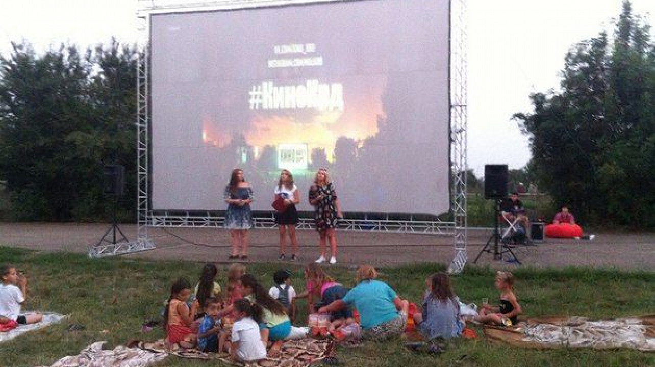 "Кино нашего двора" показали в поселке Победитель