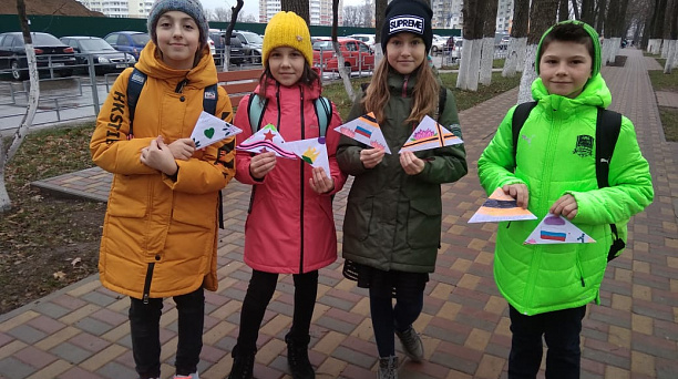 Учащиеся СОШ № 11 (филиал) поддержали Всероссийскую акцию «День Героев Отечества»