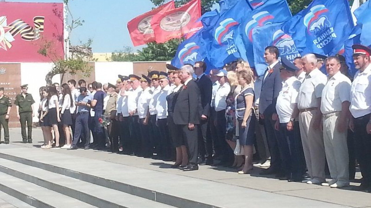 Жители и представители общественности Западного округа приняли участие в траурно-торжественных мероприятиях, посвященных Дню памяти и скорби