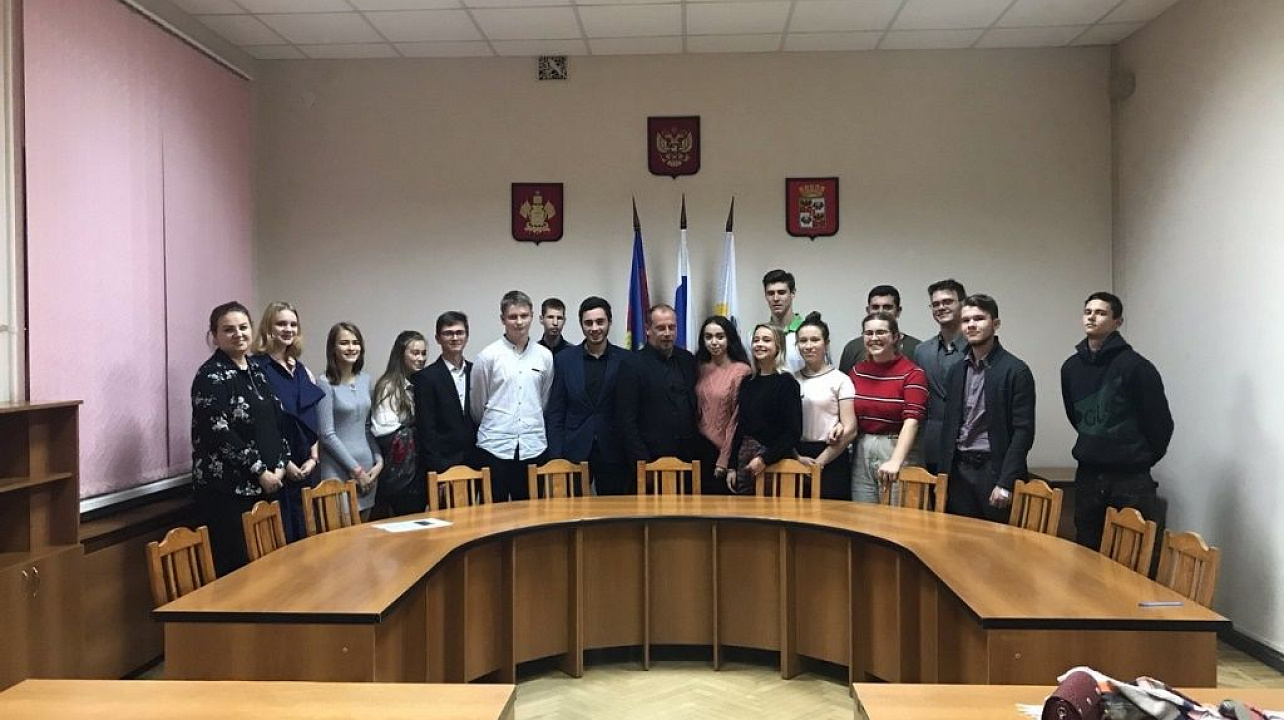 В администрации Западного округа проведен круглый стол для молодежи по социальному проектированию