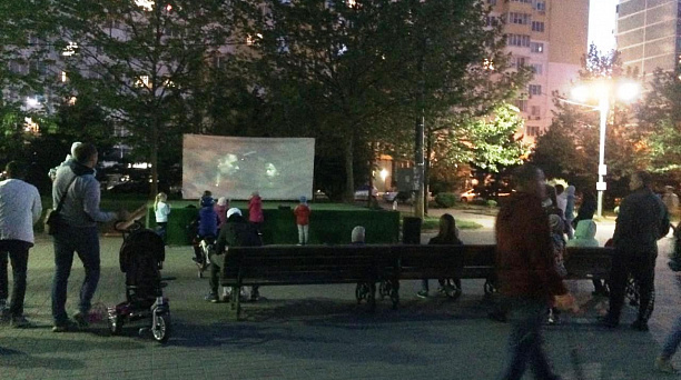 В Юбилейном микрорайоне прошёл показ фильмов под открытым небом