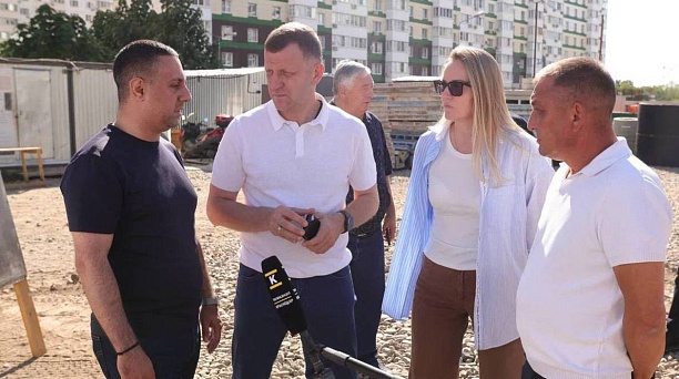 Евгений Наумов проверил ход строительства детсада на 240 мест в мкр Гидростроителей