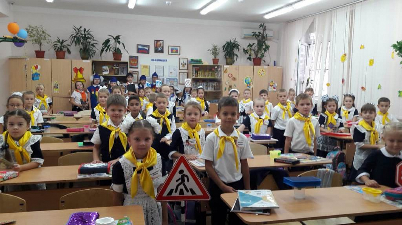 Первоклассники школы № 101 Западного округа повторили правила дорожного движения