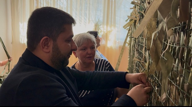 В приемной депутата городской Думы Краснодара Христофора Айвазова открыта мастерская волонтеров СВО 