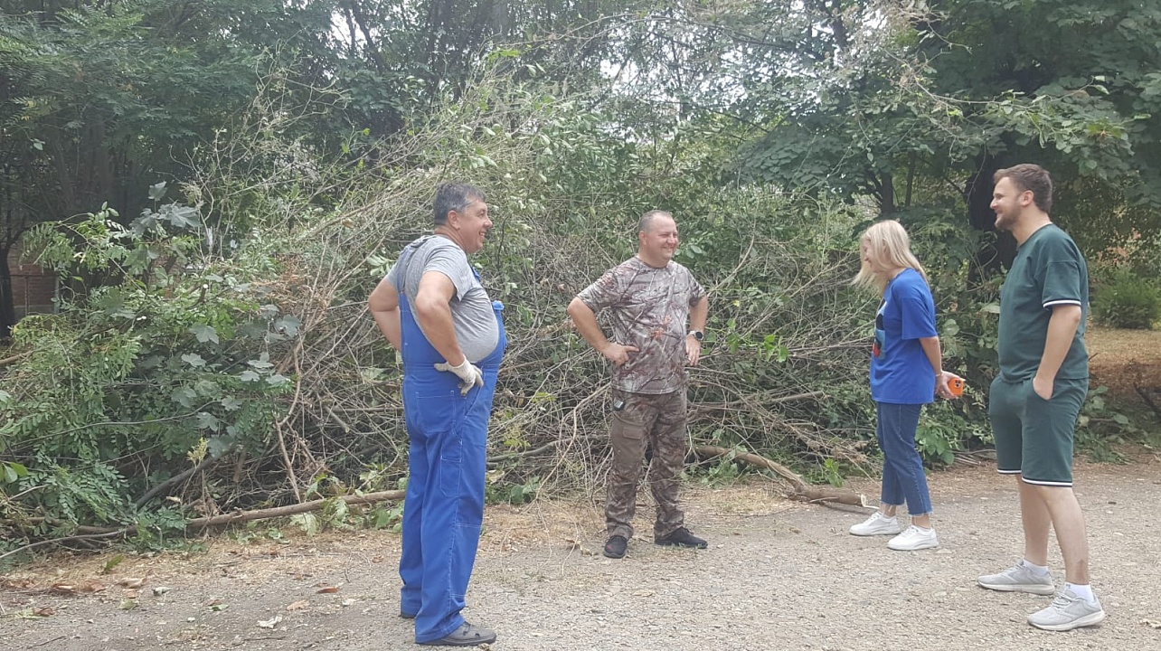 Очередные субботники в ходе осеннего месячника санитарного порядка прошли в Прикубанском округе
