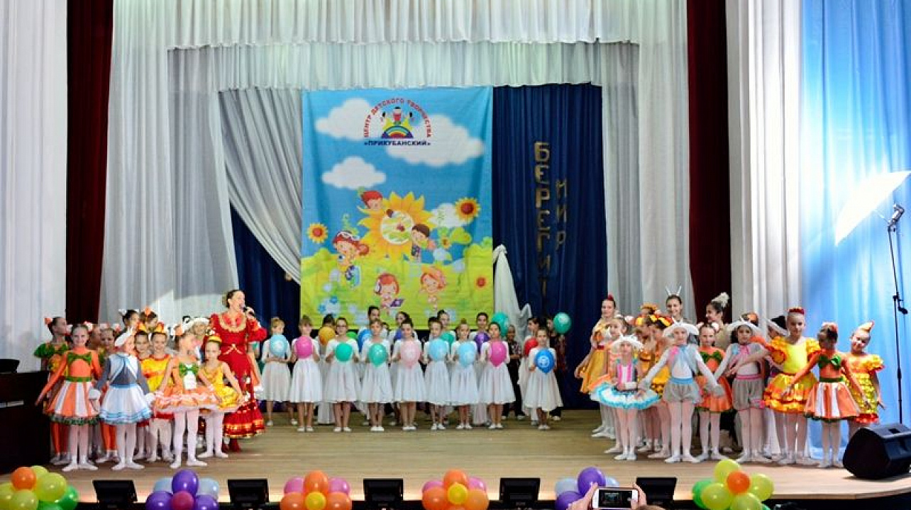 В Прикубанском округе прошел детский фестиваль ко Дню матери-казачки