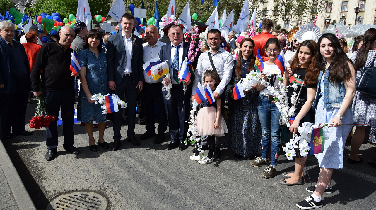 В праздничном шествии, посвящённом Дню Весны и Труда, приняли участие представители национально-куль (2).JPG