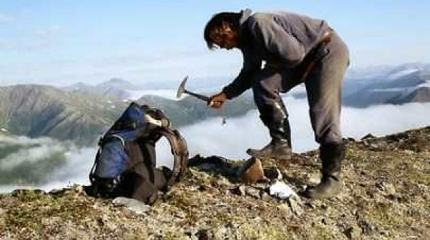 7 апреля - День геолога