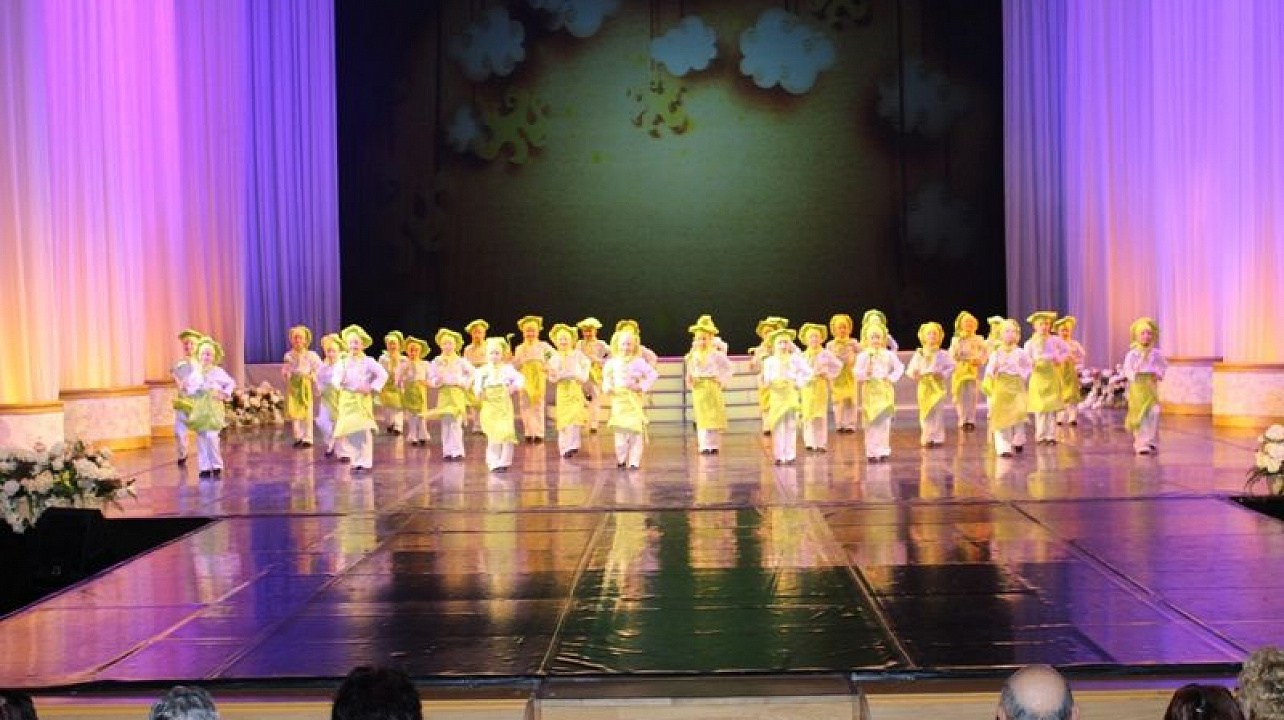 Лучших мам города чествовали во Дворце искусств «Премьера»