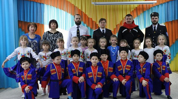 Казаки посетили дошкольников