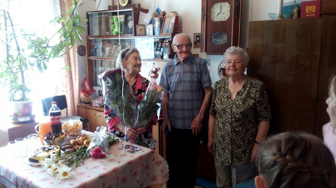 В Прикубанском округе поздравили с 95-летием участника битвы за Сталинград