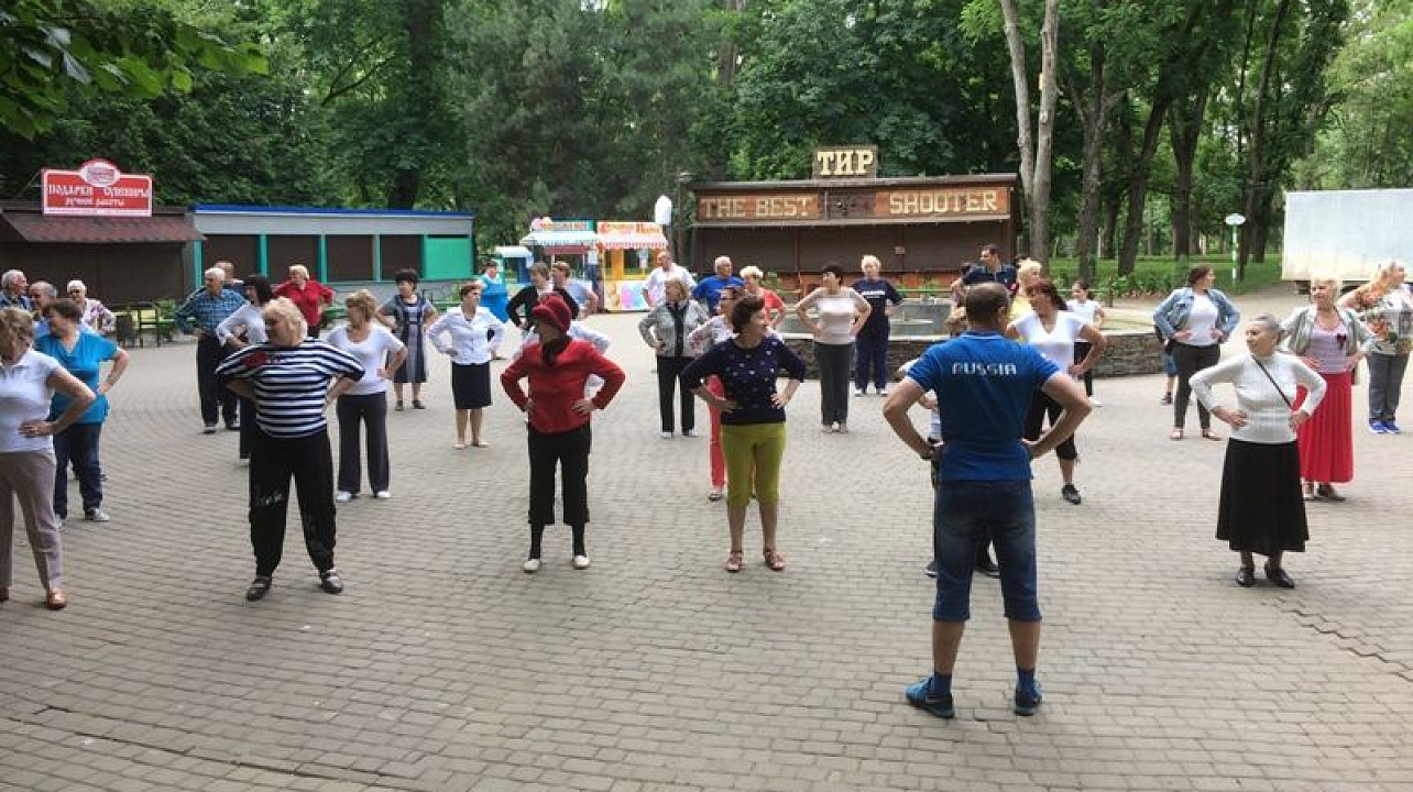 В Центральном округе прошла зарядка для всех желающих